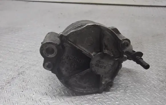 Ford Focus Vacuum pump D1562C2