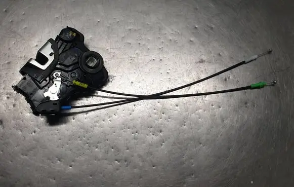 Toyota Auris E180 Rear door lock A084219