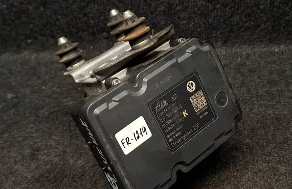 Porsche Cayenne (9PA) ABS Pump 7L0907379Q 7L0614517D