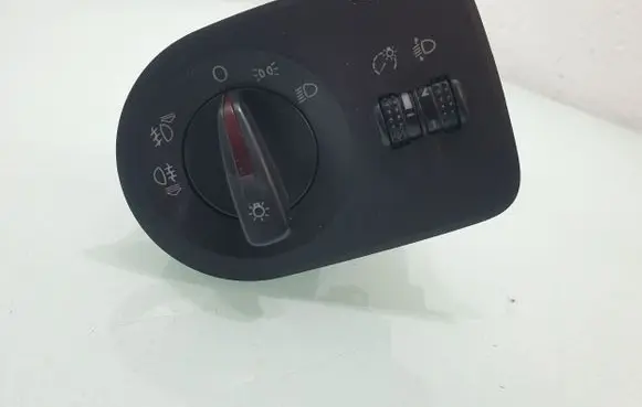 Seat Ibiza IV (6J,6P) Light switch 6J1941531A