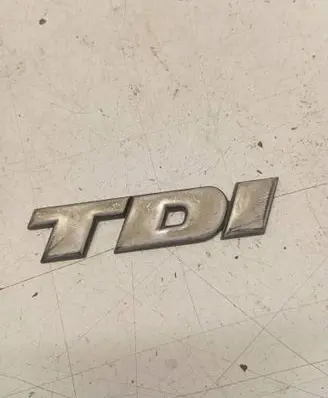 Volkswagen Transporter - Caravelle T4 Fender model badge letters 77D1853675B