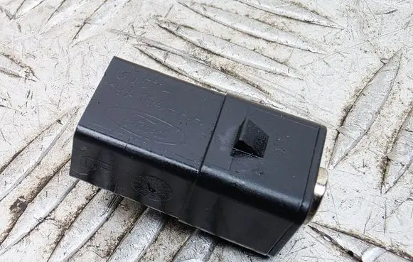 Ford Fusion II AUX in-socket connector DM5T19A164AA 19A164AA