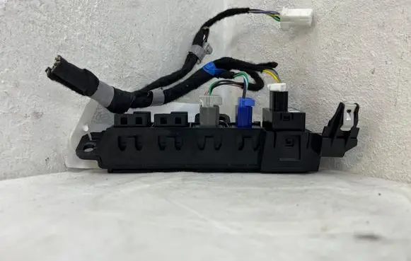 Nissan Qashqai J12 Other switches/knobs/shifts 681066UA0A