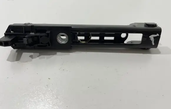 Volkswagen PASSAT B7 Seat belt height adjuster 1T0857819B 1023860 L203680