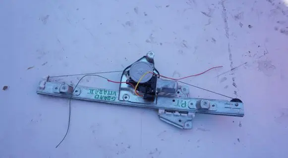 Suzuki Grand Vitara II Rear door window regulator with motor