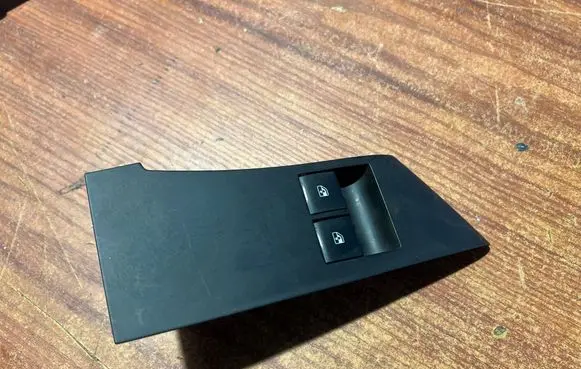 Opel Astra J Electric window control switch 13305978
