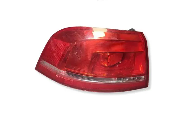 Volkswagen PASSAT B7 Rear/tail lights 3AF945095C