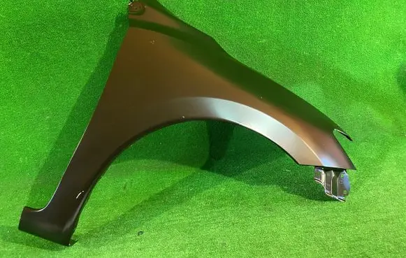 Nissan Pulsar Fender
