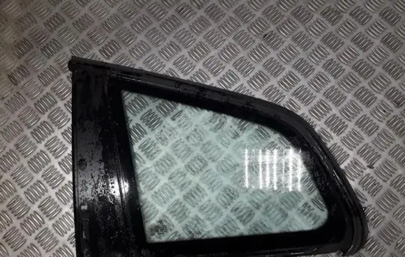 BMW X3 E83 Rear side window 3402292