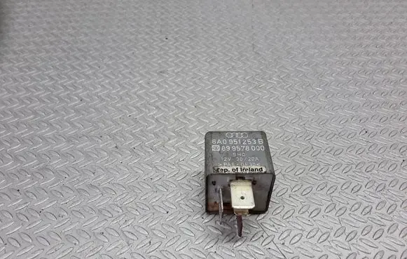 Audi A6 S6 C4 4A Fuel pump relay 8A0951253B