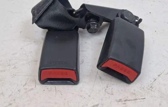 Hyundai i40 Rear seatbelt buckle