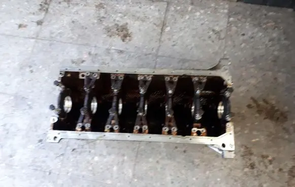 BMW 5 E39 Engine block 1748450