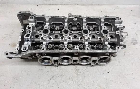 Mercedes-Benz C W205 Engine head R1770163500