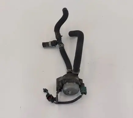 Nissan Leaf II (ZE1) Electric auxiliary coolant/water pump 215815SA0A