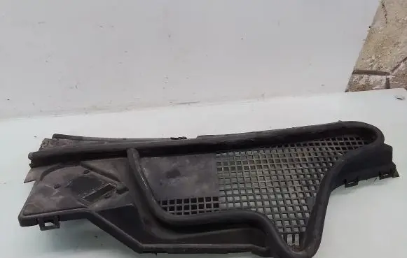 Mercedes-Benz E W210 Wiper trim A2108301513