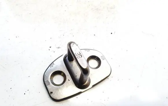 Audi A4 S4 B7 8E 8H Front door lock loop/hook striker 8e0837033