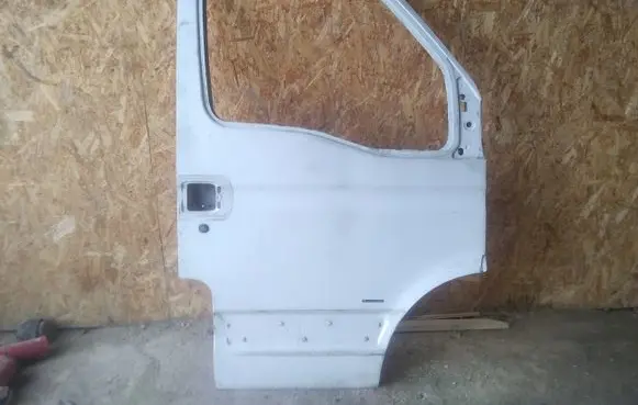 Iveco Daily 35.8 - 9 Front door