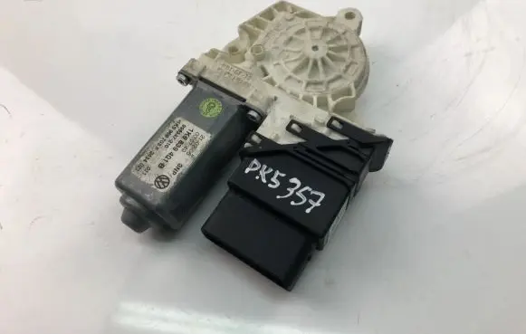 Volkswagen Jetta V Front door window regulator motor 1K5839401B