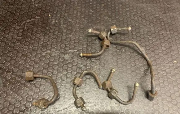 Fuel injector supply line/pipe