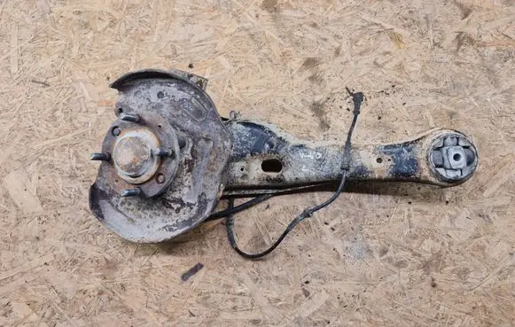 Volvo S40, V40 Rear wheel hub spindle/knuckle 