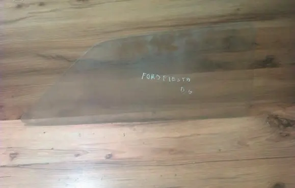 Ford Fiesta Rear side window