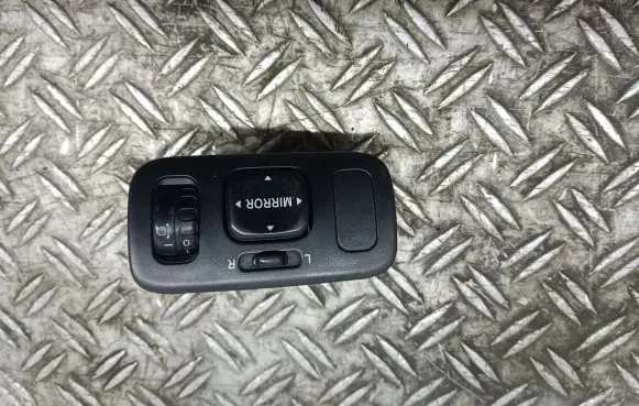 Wing mirror switch