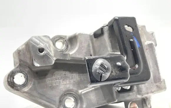 Hyundai Kona II Engine mounting bracket 