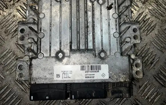 Renault Master III Engine control unit/module 237104246R 237105093R S180193133A