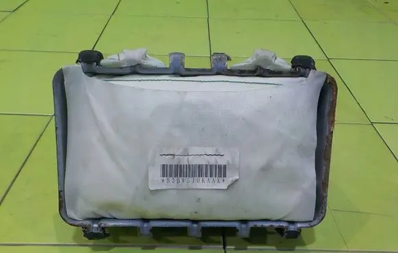 Citroen C-Crosser Passenger airbag 