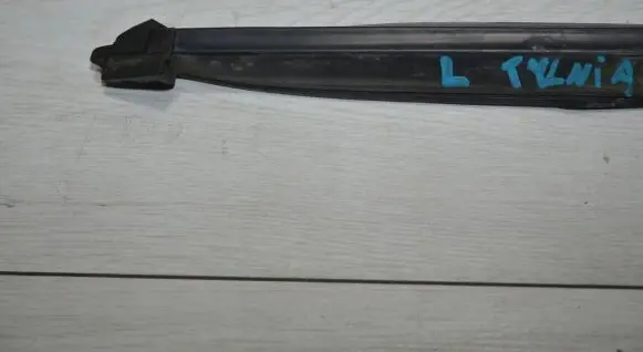 Smart Roadster Front door glass trim molding 
