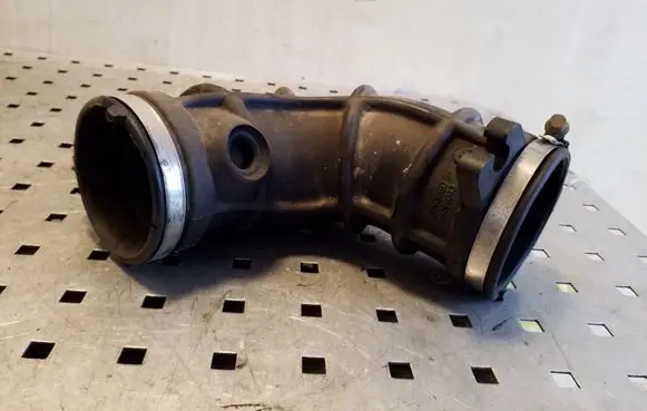 Opel Vectra B Air intake duct part 90572051SL