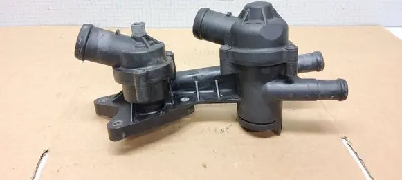 Skoda Octavia Mk2 (1Z) Thermostat/thermostat housing 03C121111H 03C121121C 03C121118C