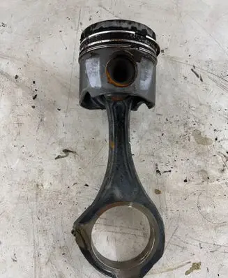 Mercedes-Benz Sprinter W906 Piston with connecting rod 8370