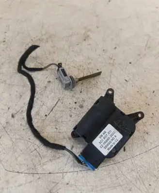 Volkswagen PASSAT B6 Air flap motor/actuator CZ1168802880 3C1907511 V200306
