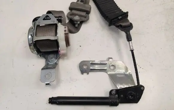 Ford F150 Front seatbelt GL3B16612D65AB3DY5