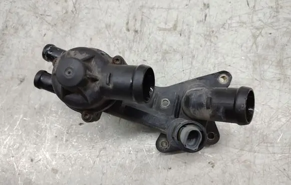 Skoda Fabia Mk1 (6Y) Thermostat/thermostat housing 03C121111B