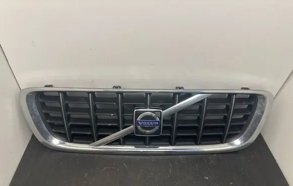 Front bumper upper radiator grill