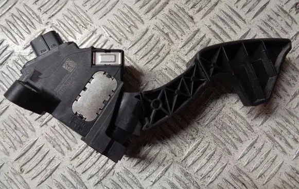 Peugeot 108 Accelerator throttle pedal 781100H050