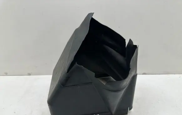 Volkswagen PASSAT B5 Intercooler air channel guide 3B0121467