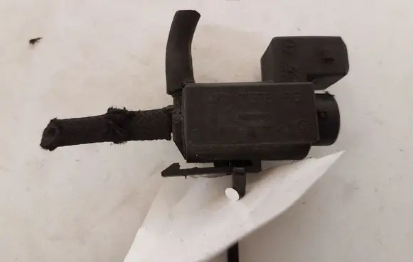 BMW 5 E39 Turbo solenoid valve 72234100 1742712