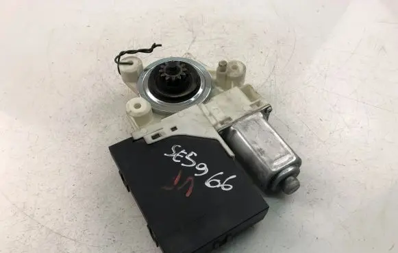 Volvo S40 Front door window regulator motor 992745100
