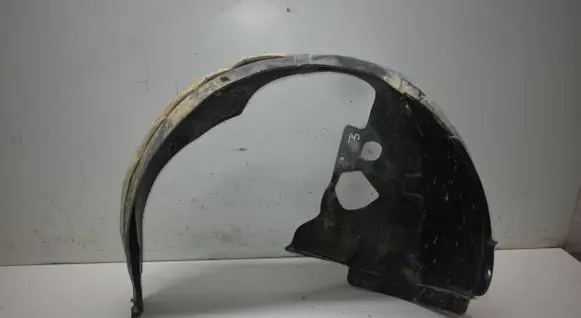 Front wheel arch liner splash guards