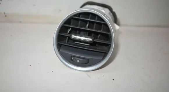 Seat Exeo (3R) Dashboard side air vent grill/cover trim 3R0820901