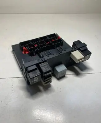 Volkswagen Golf V Comfort/convenience module 3C0937049D F005V00525 H37S1002