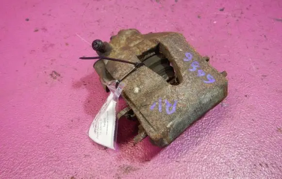 Volkswagen Jetta V Front brake caliper