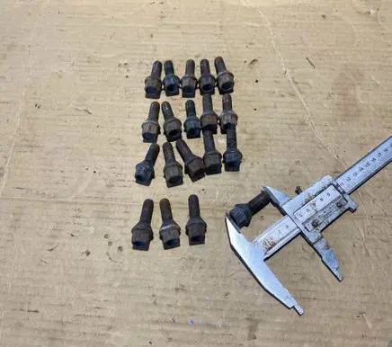 Mercedes-Benz E W124 Nuts/bolts 