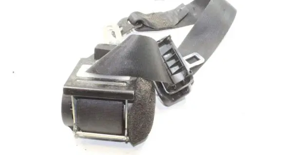 Toyota Avensis T270 Middle seatbelt (rear) 609311300C 7336005180