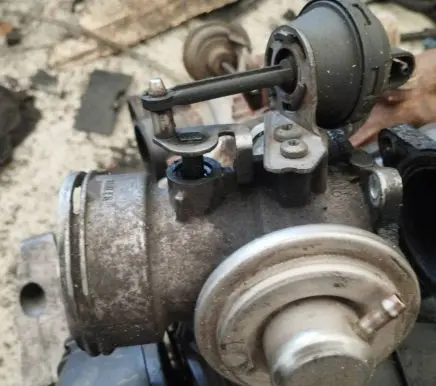 Skoda Octavia Mk2 (1Z) EGR valve 03g129637