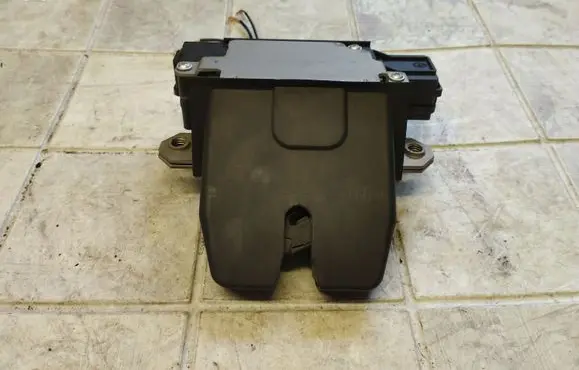 Ford Focus Tailgate/trunk/boot lock/catch/latch 3M51R442A66CA 123905