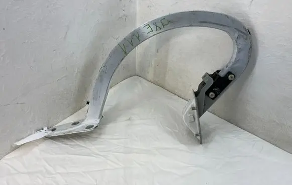 Tailgate/trunk/boot hinge